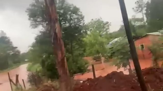 Fuertes lluvias provocaron anegamientos y daños en varios barrios de Eldorado.