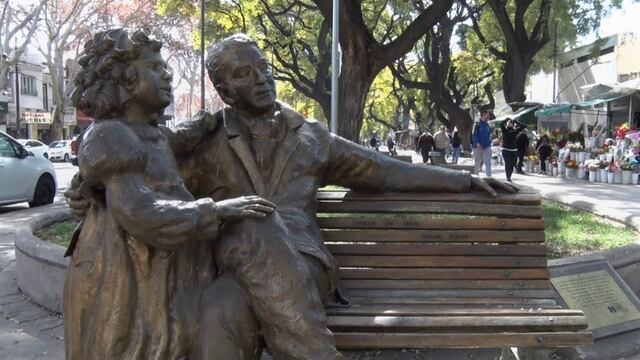 José de San Martín y su hija Merceditas, homenajeados en una escultura en la Alameda de Mendoza.