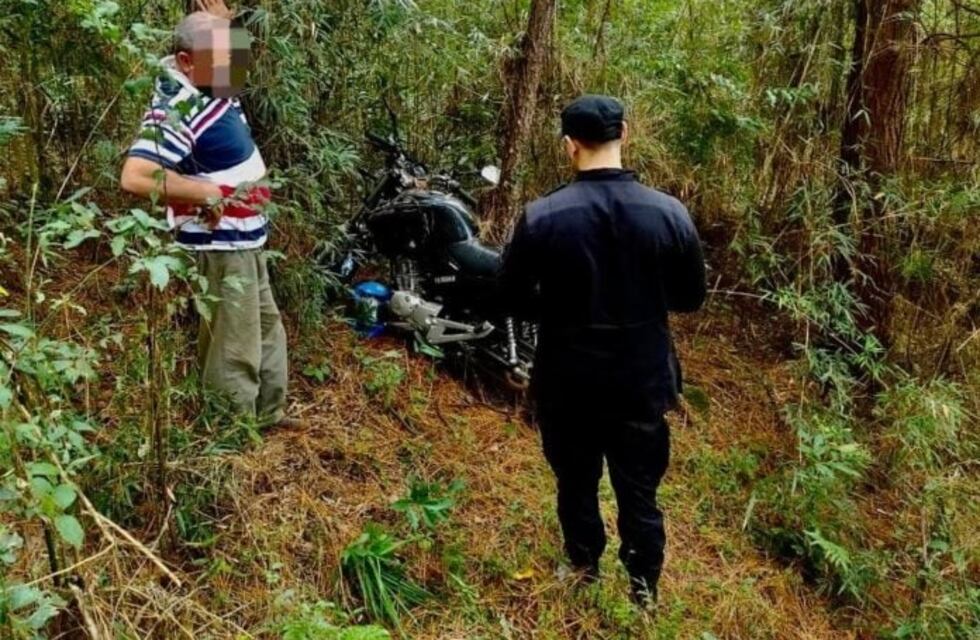 Desaparición del carpintero de Los Helechos: encontraron abandonada su motocicleta y casco