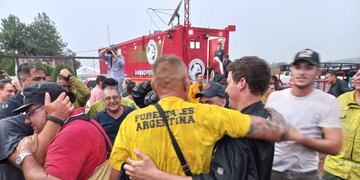 La emoción de los bomberos en Corrientes por las lluvias