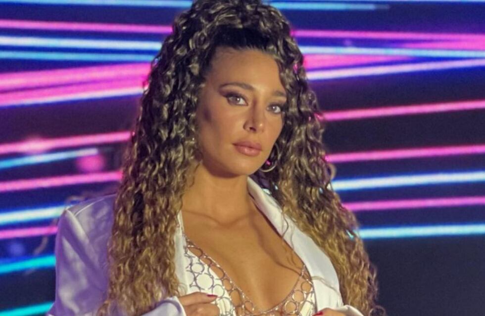 Camisa, vestido de cuero y bucaneras: Sol Pérez lució un look ‘black and white’ que se llevó todas las miradas