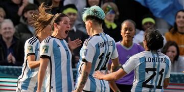 Argentina empató 2-2 con Sudáfrica ante Sudáfrica por la fecha 2 del Grupo G. (AP)