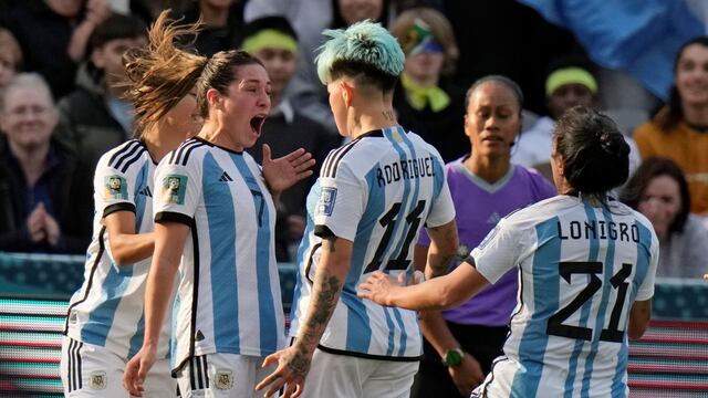 Argentina empató 2-2 con Sudáfrica ante Sudáfrica por la fecha 2 del Grupo G. (AP)