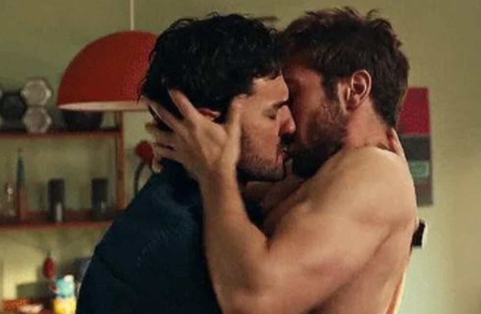 La comedia romántica gay que se puede ver en una sentada y es protagonizada por un actor de Merlí