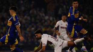 Boca y sus problemas a cuestas, en un mano a mano con Lanús por el pase a cuartos de final.