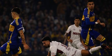 Boca y sus problemas a cuestas, en un mano a mano con Lanús por el pase a cuartos de final.