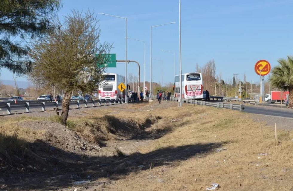Tragedia en Ruta 20: un colectivo atropelló a un peatón y lo mató