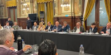 Lucía Gómez e intendentes de la UCR se reunieron con el Gobernador Axel Kicillof