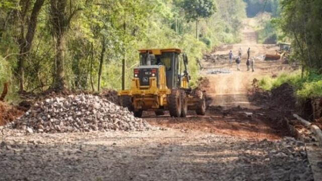Hugo Passalacqua recorrió obras en Eldorado.