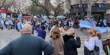 La manifestación en Defensa de la República se hizo sentir en Mendoza.