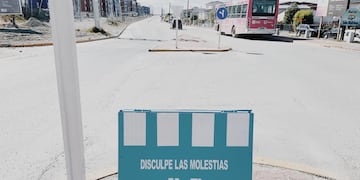 La Municipalidad de Ushuaia continúa con el desarrollo de su plan de obras para la temporada 2021-2022 y en la calle Formosa comenzaron las tareas iniciales de reconstrucción de red pluvial.