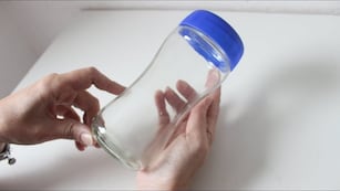 Con ingenio, los frascos de café vacíos pueden organizar y decorar cualquier espacio del hogar.