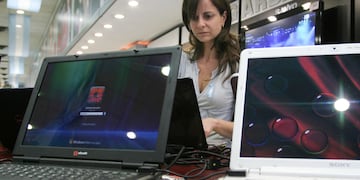 Venta de laptop y notebooks. (Foto: Marcos Garcia)