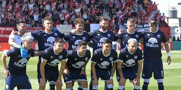 Independiente Rivadavia le ganó al Deportivo Maipú y jugará la final por el primer ascenso
Matías Reali marcó el único gol del partido y jugará el partido definitorio con el primero de la Zona A por un lugar en la Liga Profesional.
Foto. Orlando Pelichotti