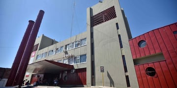 El taxista fue atendido en el Hospital de Urgencias.