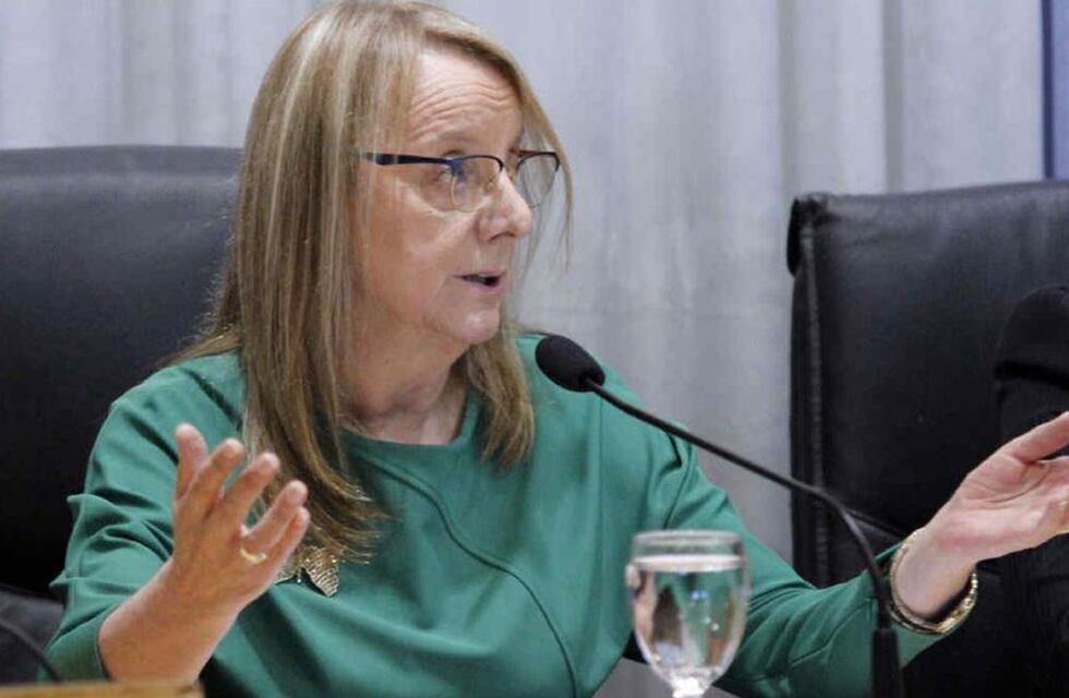 Alicia Kirchner fue increpada en medio de un acto por una funcionaria municipal de Caleta Olivia