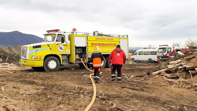 Se continúa trabajando para extinguir el incendio en el Aserradero “El Litoral”