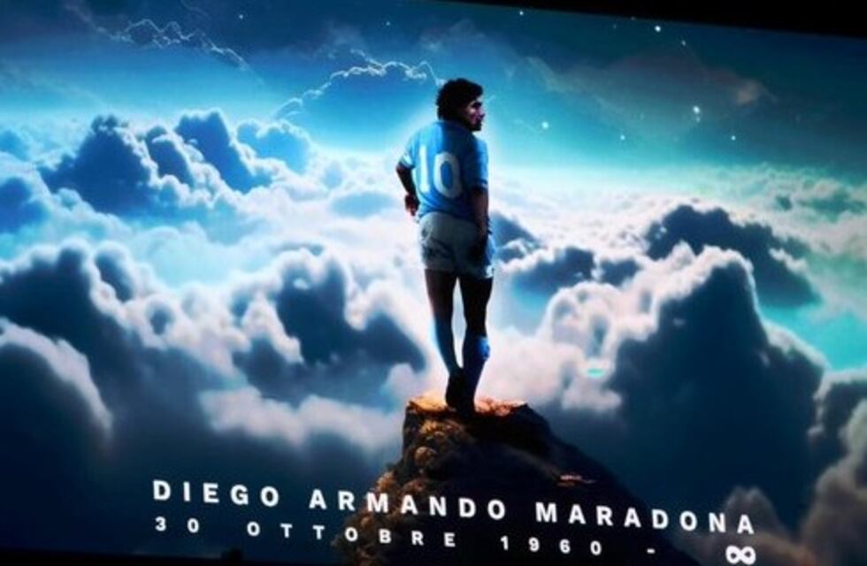 Por amor a Diego: los hinchas de Nápoli se quedaron en las tribunas para recordar el cumpleaños de Maradona