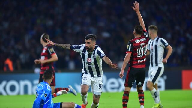 Michael Santos, que sigue en llamas, en aquel histórico Talleres-Flamengo. (Facundo Luque / La Voz)