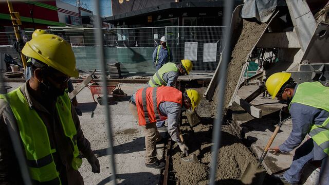 Adán Bahl recorrió las obras de la peatonal San Martín de Paraná