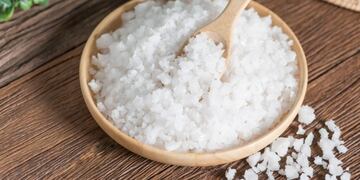 Por qué todo el mundo está colocando sal en su shampoo. (Imagen ilustrativa / Freepik)