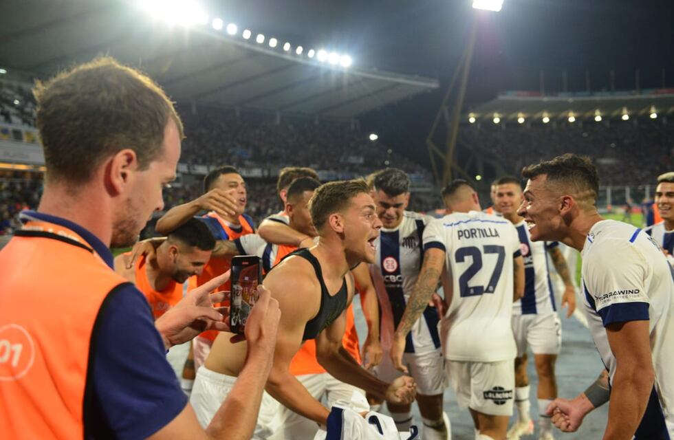 En la victoria de Talleres, le propuso matrimonio en la tribuna del Kempes: todo un matador