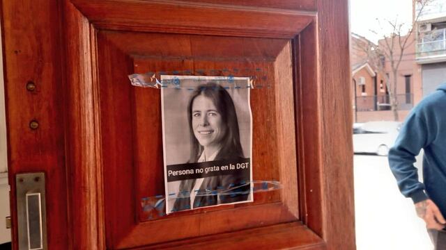 Carteles contra Carolina Labayru en Tránsito