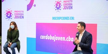 Ofrecen créditos de hasta 250 mil pesos a tasa cero, para juventudes emprendedoras de Córdoba.