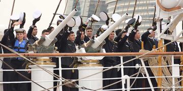 La fragata ARA “Libertad” zarpó rumbo a una nueva travesía