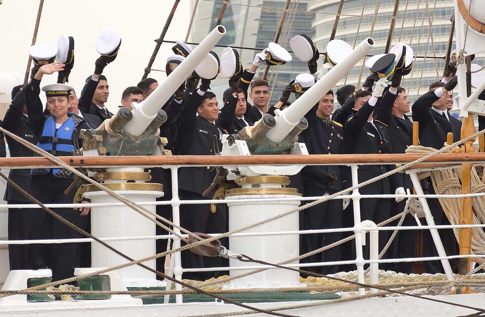 La fragata ARA “Libertad” zarpó rumbo a una nueva travesía