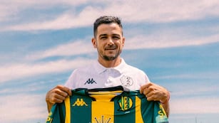 Roberto Bochi, con 37 años, se aferra a la Primera con Aldosivi. Ahora con Guillermo Farré como DT.