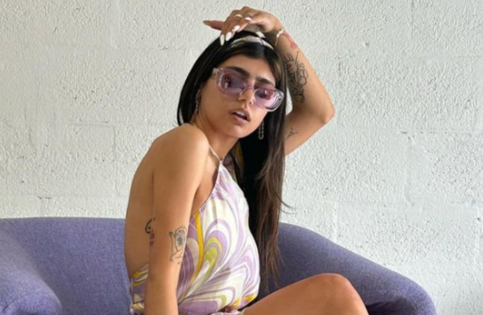 A Mia Khalifa se le voló el vestido con el viento y casi muestra de más