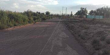 El tendido eléctrico por el piso en calle Casian en Jaime Prats.
