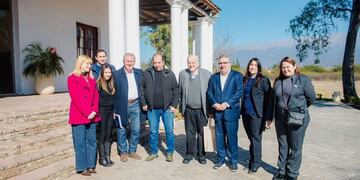 Raúl Jalil recibió al presidente del Grupo ARCOR en Casa de Gobierno.