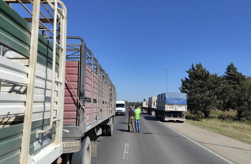 Se levantó el corte de ruta en el sur de Córdoba: camioneros reclamaban por falta de gasoil