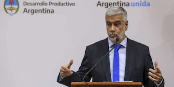 El secretario de Comercio, Roberto Feletti, durante la conferencia de prensa donde denunció el "ataque especulativo" sobre los precios. / Foto: gentileza