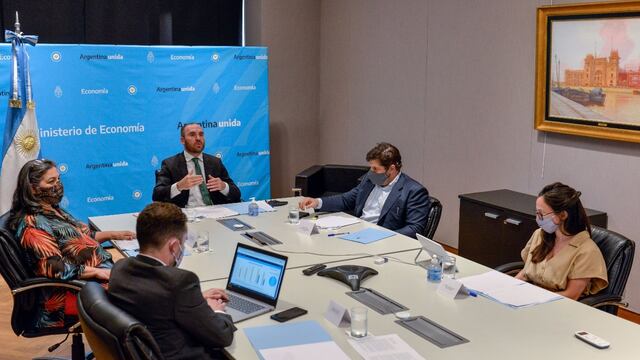 Martín Guzmán junto a miembros del Senado (Foto: Prensa Ministerio de Economía)