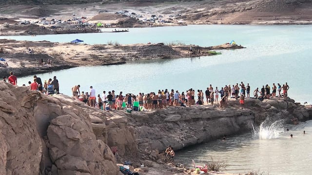 Los jóvenes coparon el dique Potrerillos.