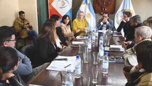 Concejales de San Salvador de Jujuy recibieron a la secretaria de Hacienda, Agustina Apaza, y al secretario de Servicios Públicos, Guillermo Marenco, para discutir temas de la licitación del cobro de estacionamiento.