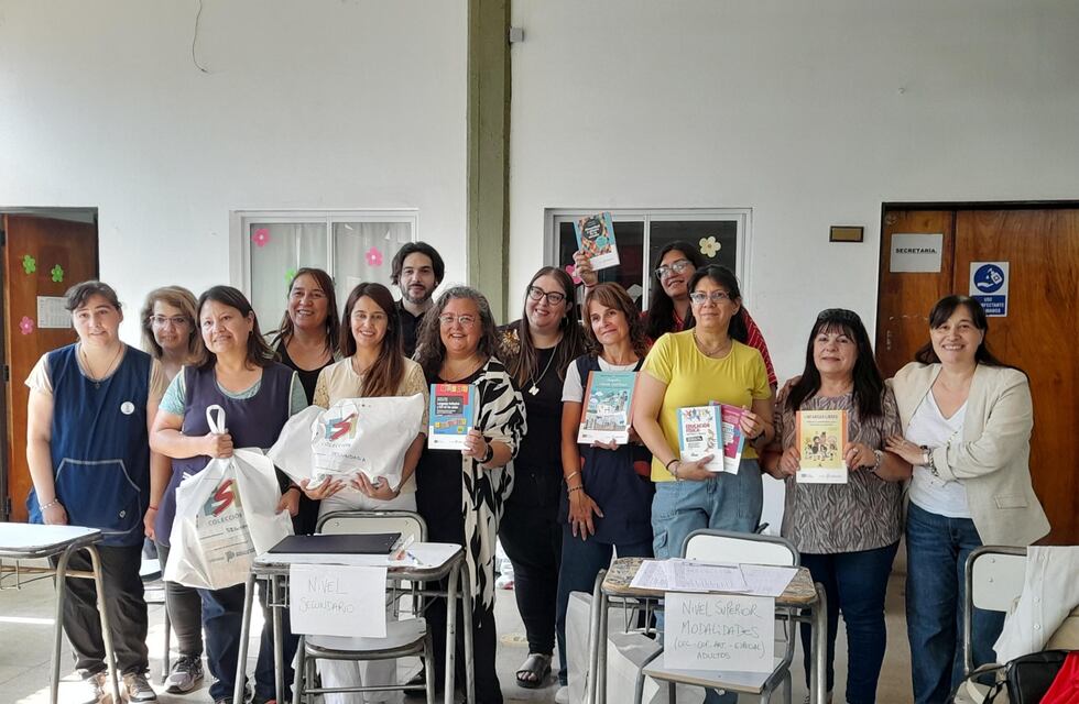 Entregaron en Coronel Rosales los libros de la Colección ESI “Más derechos en las aulas”
