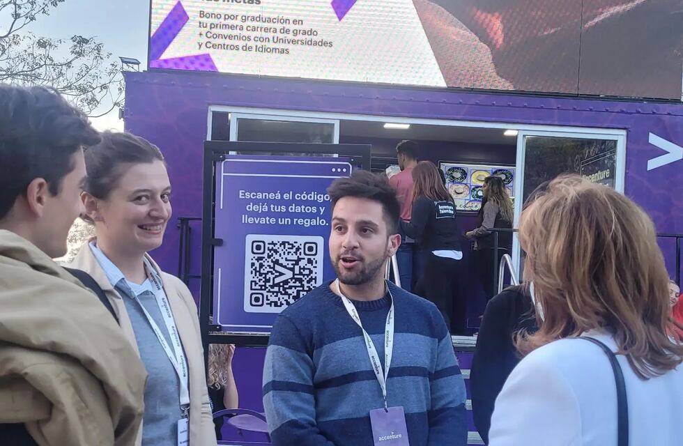 Más de 600 estudiantes mendocinos visitaron el “Talent Bus” en búsqueda de empleo