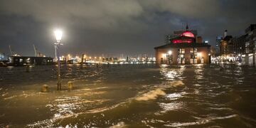 La imagen de un mercado inundado por la tormenta Ylenia, en Hamburgo.