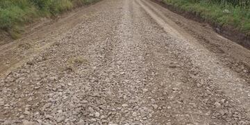 Se firmó un convenio para mejorar los caminos rurales en Azul