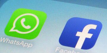 ÍCONOS. De WhatsApp y Facebook en un iPhone (AP/Archivo).