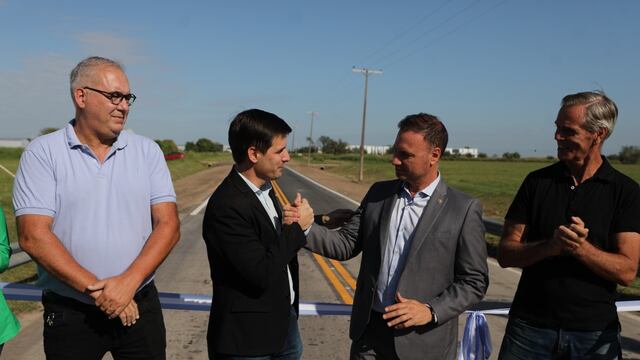 Inauguración del primer tramo de la pavimentación del Camino Público N° 6.