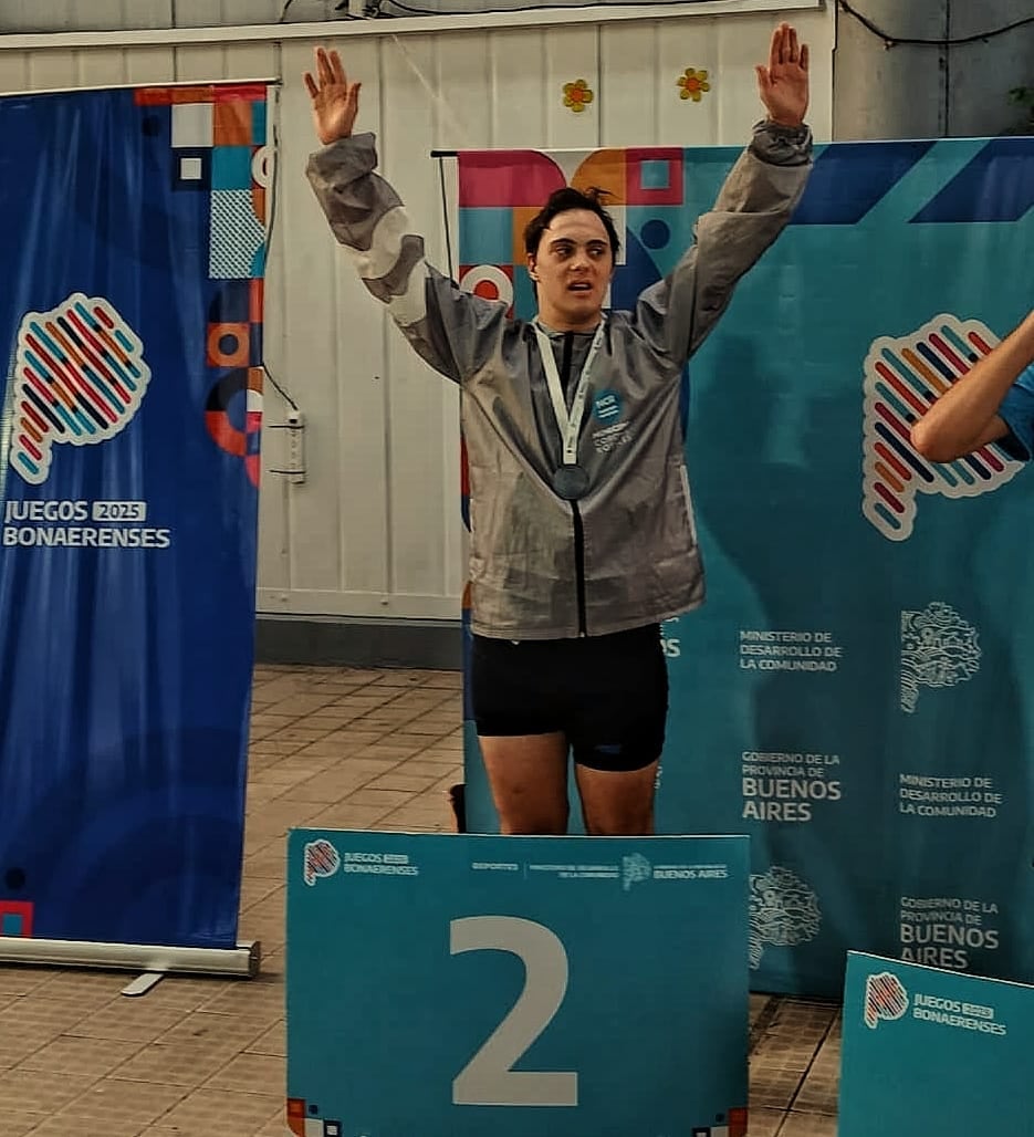 Andrés Pfeiffer obtuvo la medalla de plata en 50 metros espalda (Juegos Bonaerenses 2025).