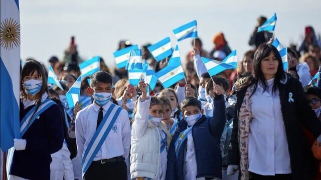 Más de 3.000 alumnos prometieron lealtad a la Bandera Nacional en la IV Brigada
