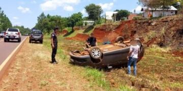 Campo Ramón: salvó su vida de milagro tras despistar y volcar con su automóvil.