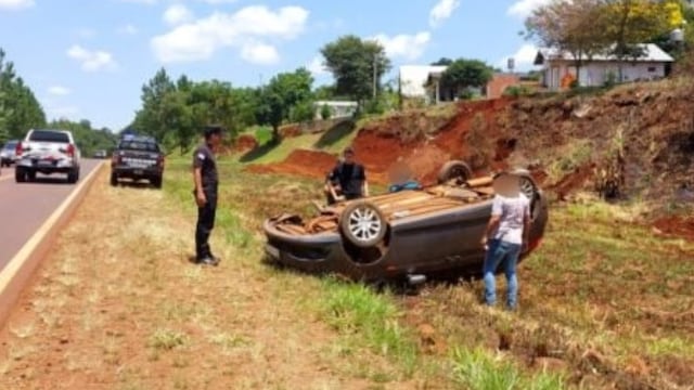 Campo Ramón: salvó su vida de milagro tras despistar y volcar con su automóvil.