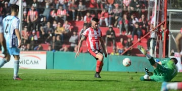 Molina erró un gol solo, abajo del arco rival.